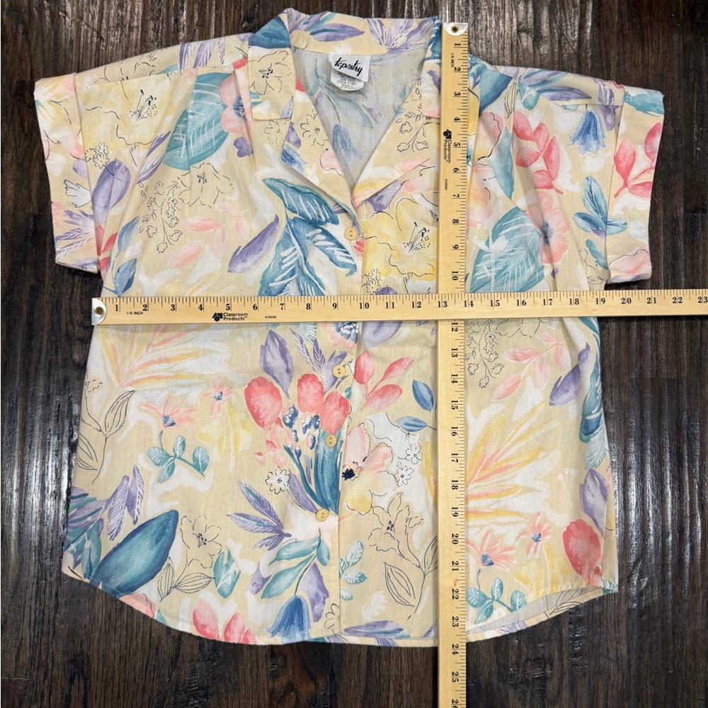 Pastel Yellow Floral Button-Front Women’s Blouse - Picture 3 of 3